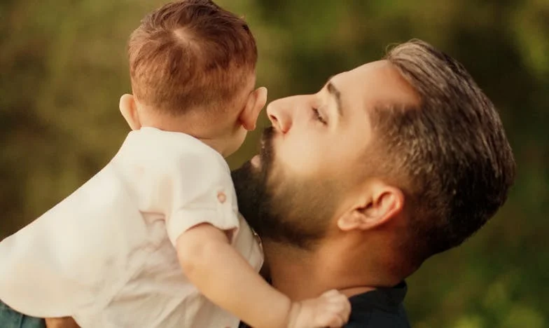 Ziua în care a căzut lingura: O poveste despre tăceri, secrete și schimbare