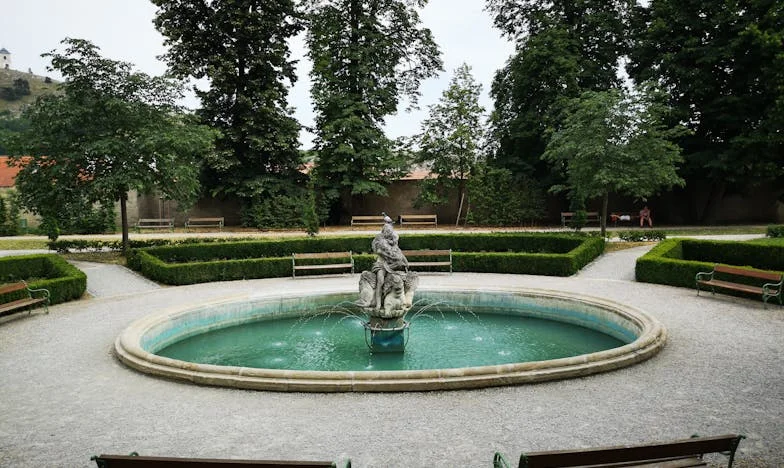 Ablamın Kılığına Giren Sevgili: Annemin Evinde Kurulan Aile Sirki