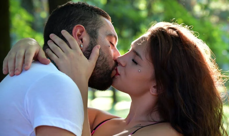 Bir Dakika Geç, Bir Tabak Eksik: Kayınvalidemin Saatinde Hayat