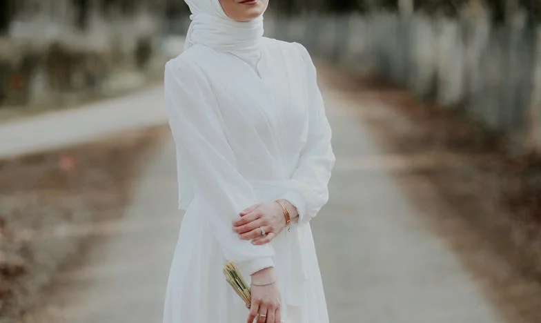 Büyük Odanın Sessizliği: Bir Gelinin İçsel Mücadelesi