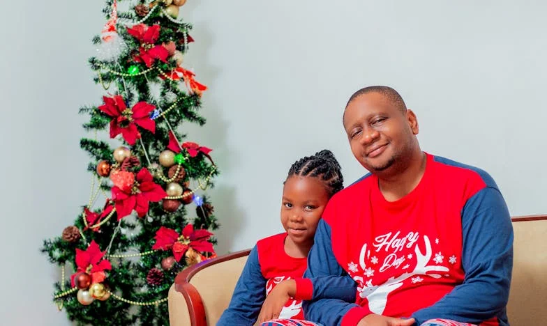 Dörtte Pişen Pankekler ve Kapının Önündeki Sessizlik