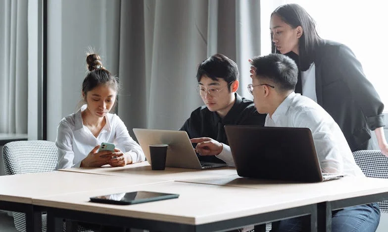 Görmezden Gelinmenin Hafifliği: Bir Vedanın Ardından