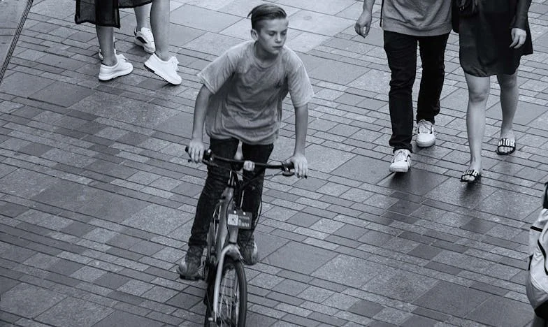 Onlar Lüks Sofralarda, Biz Sade Bir Tabakta: Adalet Nerede?