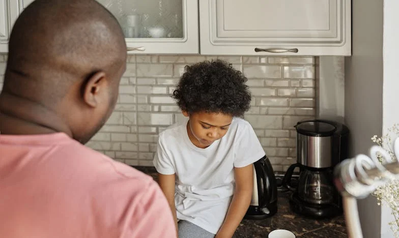 Üç Yıl Önce Kayınvalidem Bizi Sokağa Attı, Şimdi Benimle Konuşmadığım İçin Kırgın