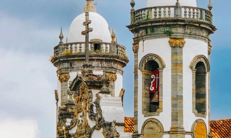 Kasza na kolację i cisza za drzwiami: Opowieść o rodzinie z warszawskiego blokowiska