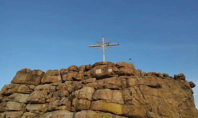 Między młotem a kowadłem: Jak walczyłam o miłość matki i własny spokój