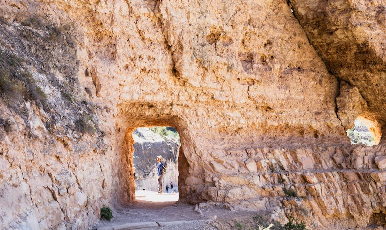"Nie teraz, kochanie, rozmawiamy o poważnych sprawach": Moje życie w cieniu własnej rodziny