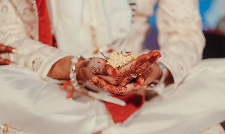 "Nieznajomy wśród swoich: Historia Adama, który nie potrafił kochać"