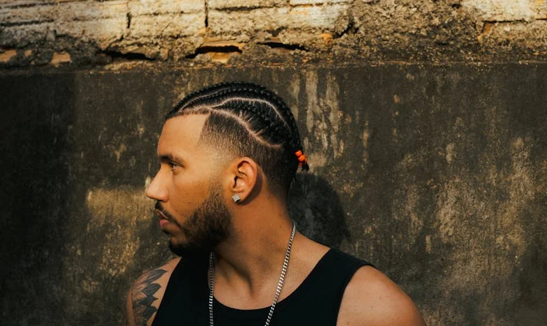 Po rozwodzie poprosiłam byłego męża o pomoc przy naprawie kranu: Zamiast narzędzi przyniósł stare zdjęcie i pytanie, którego się nie spodziewałam