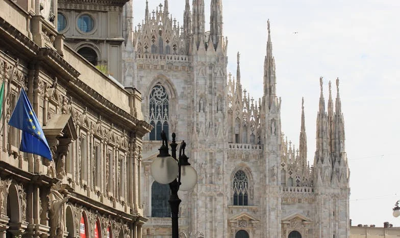 Pod jednym dachem: Ucieczka przed przeszłością, walka o przyszłość – Moja historia