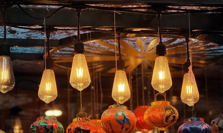 Między młotem a kowadłem: Jak trzymałam siostrę za rękę, gdy moje życie się rozpadało