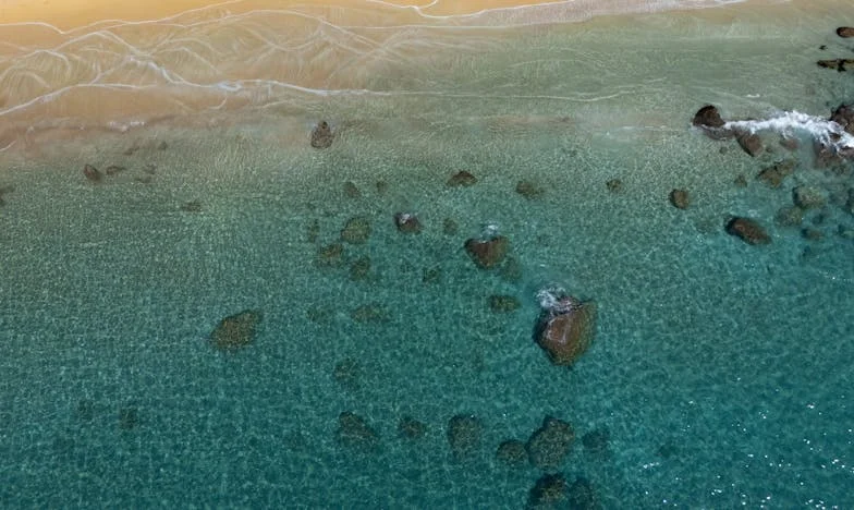 „Mamo, co ty wyprawiasz?” – Jak odważyłam się na miłość po sześćdziesiątce i usłyszałam, że się wygłupiam