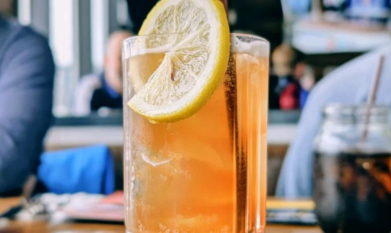 „Musiałam poprosić syna, by się wyprowadził. Czy jestem złą matką?” – Historia o granicach miłości i własnych potrzebach