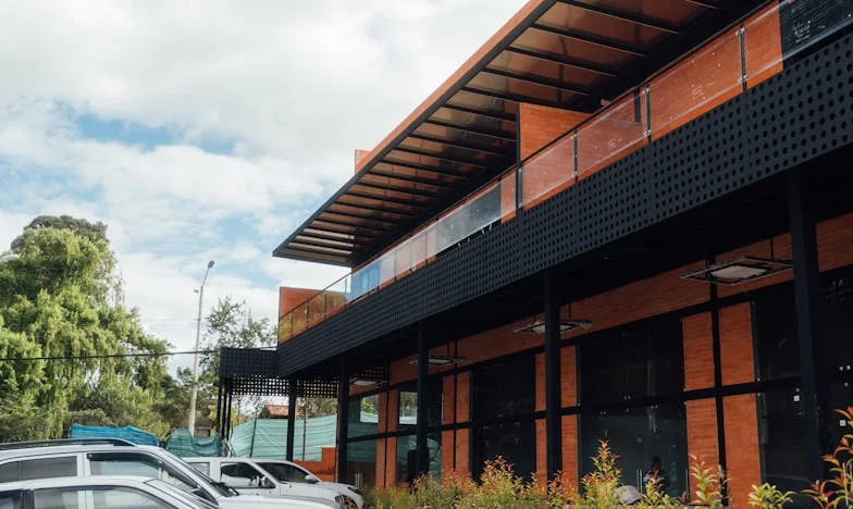 Moja córka wstydzi się mnie, bo nie stać mnie na prezenty. Historia samotnej matki z Polski