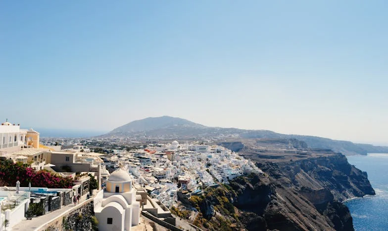 Όταν τα παιδιά μου δεν ήθελαν πια να μένουν στη γιαγιά: Ένα καλοκαίρι γεμάτο αμφιβολίες και οικογενειακά μυστικά