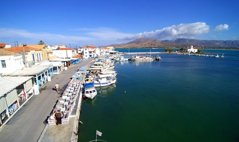 Το Τηλέφωνο του Βραδιού: Όταν Έγινα Ήρωας για τον Πατέρα μου