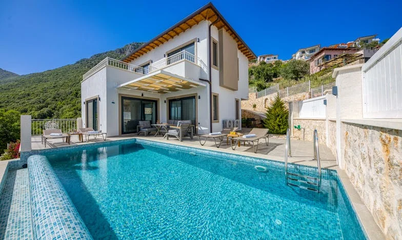 Градината што не ги зближи срцата: Исповед на една свекрва