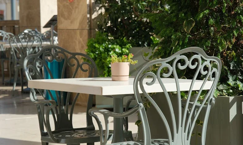 „Доста е!“ — Кога домот ти станува бесплатен хотел за роднини и пријатели