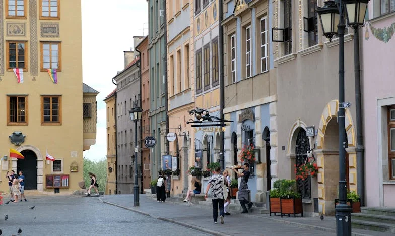 Случајна средба на автобуската станица: Како непознат човек го спаси животот на мојата ќерка