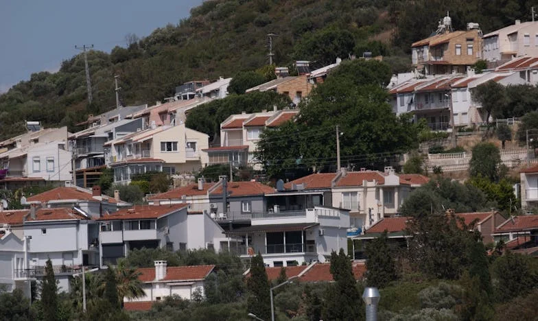 Таму каде што сè пука – приказната за моето семејство од македонско село