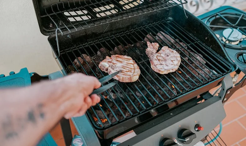 Заминав, затоа што ми беше доста да бидам „неудобна“ сопруга
