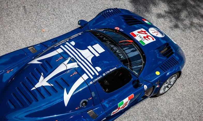 Zemlja između nas: Priča o majci, sestri i izgubljenim godinama