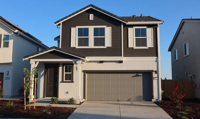 Između Dva Doma: Priča o Usvajanju, Gubitku i Novom Početku