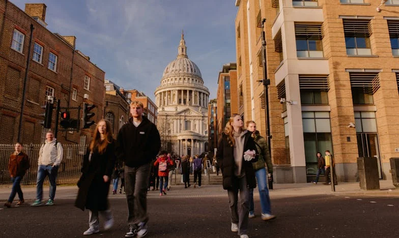 Između dvije vatre: Kad majka i svekrva traže sve tvoje vrijeme