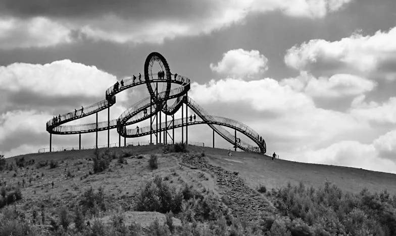 Dva puta do istine: Priča o izgubljenim blizancima i jednoj ženi