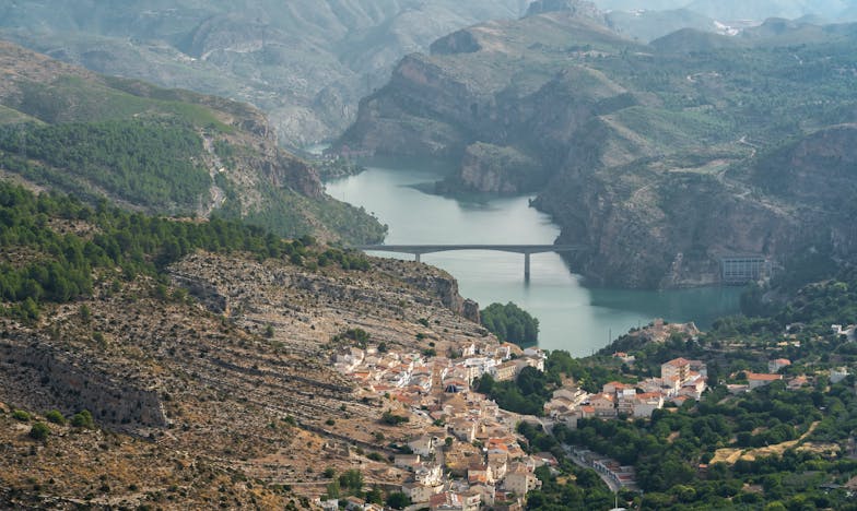 Godine Daleko za Njihovu Budućnost: Kuće Sam Im Kupio, Ali Dom Pronašao u Njihovim Srcima