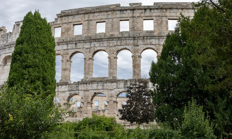 Između dvije vatre: Ispovijest sarajevske bake