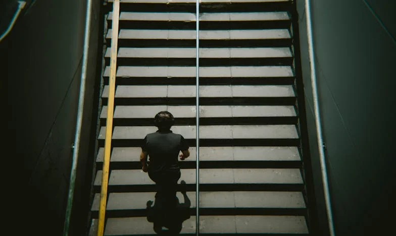 Zelena od Zavisti: Moja Borba s Očuhovom Pristranošću na Sestrinom Vjenčanju