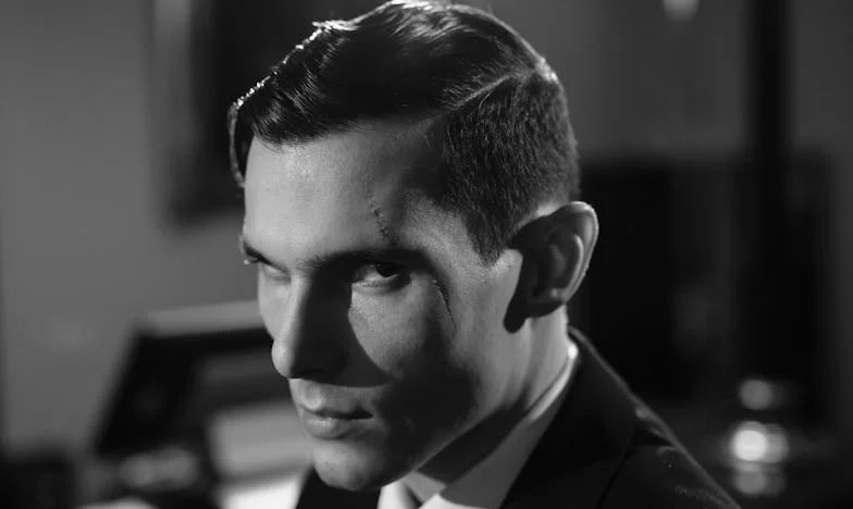 Između Dva Svijeta: Jelena na Raskršću Ljubavi i Porodice