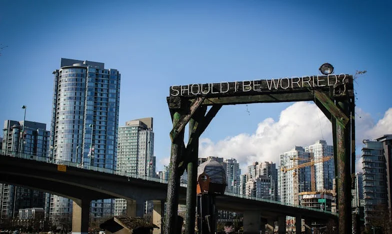 Kad ti djeca zatvore vrata: Moj put kroz tamu do svjetla vjere