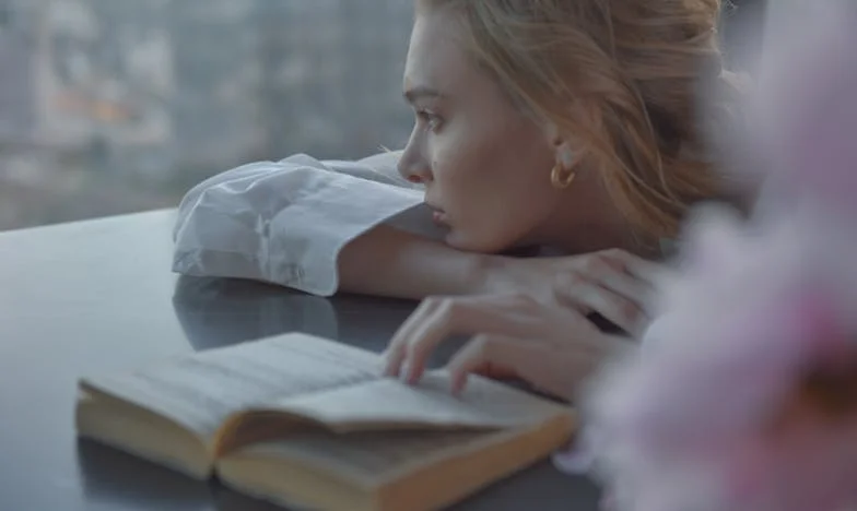 Sve je ostalo njoj: Priča o gubitku, obitelji i nevidljivosti