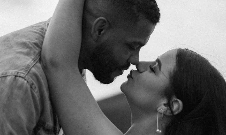 Kad ti srce kaže 'ne', a razum šuti: Prvi susret s budućim svatovima