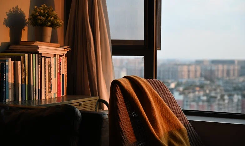 „Nana, zar ti nije neugodno nositi traperice?“ – Priča o jednoj bosanskoj nani koja odbija stariti po tuđim pravilima