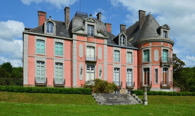 Odluka na raskršću: Priča o zemlji, obitelji i ponosu