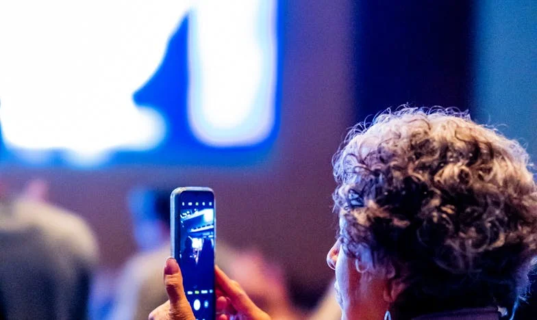 Majčina pad: Noć kada sam shvatila koliko sam sama