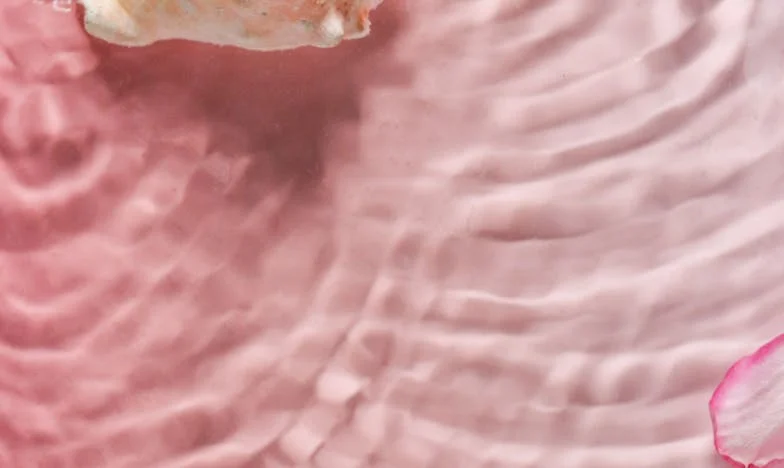 Crna Kapuljača i Tišina Između Nas: Priča o Majci, Kćeri i Onome Što Ne Izgovaramo