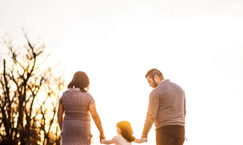 Kada se dom pretvori u utočište: Povratak kući, neizrečene istine i snaga majčinske ljubavi