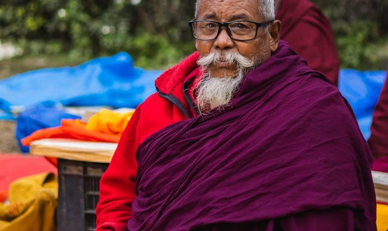 Pomozi! Moj svekar jede nam kuću: priča o porodici, granicama i ljubavi