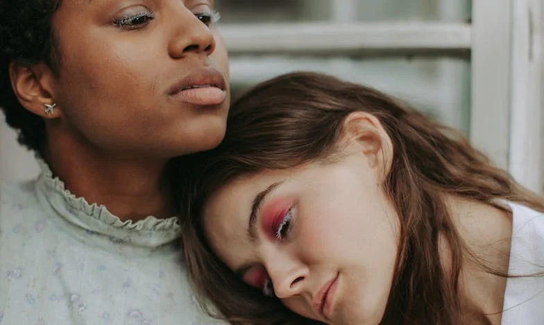 Ozvanja neizgovorenih upozorenja: Priča o Mariji, Luciji i njihovoj obitelji