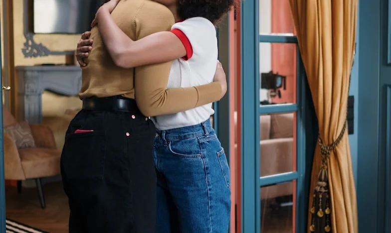 Ispod istog krova: Priča o izgubljenoj bliskosti