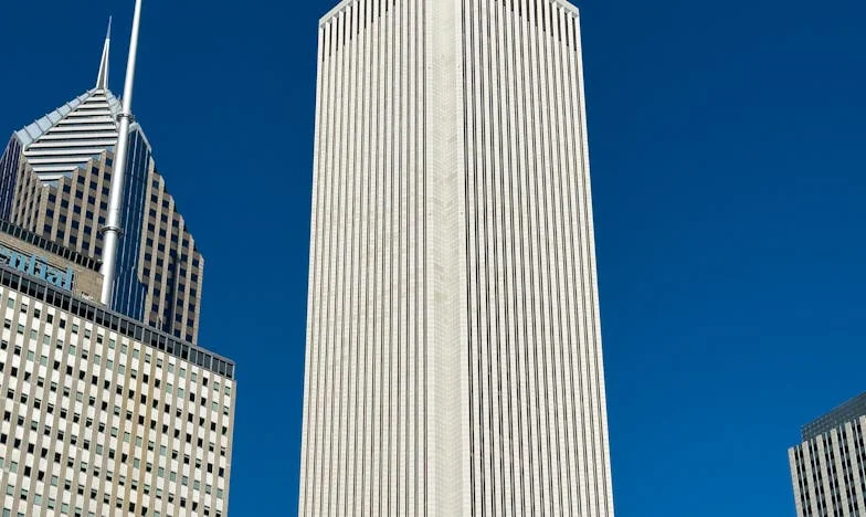 Inna córka – opowieść o rodzinnych sekretach i poszukiwaniu własnego miejsca