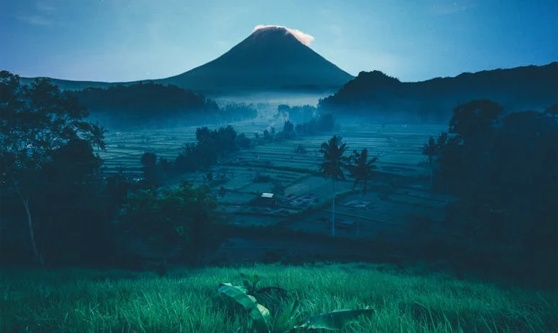 Nieoczekiwane drzwi: Kiedy córka mojego męża pojawiła się z dziećmi i walizkami