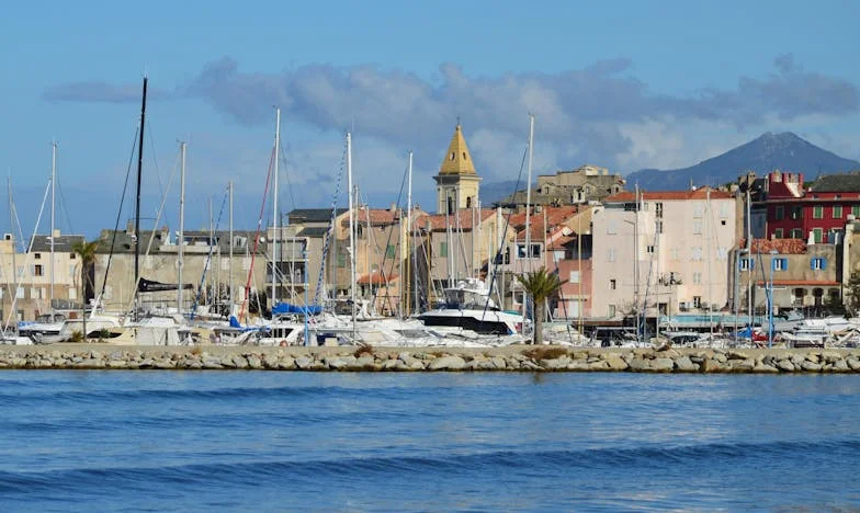 Błagam sąsiada o pomoc dla mamy i brata – nie uwierzycie, co się wydarzyło!