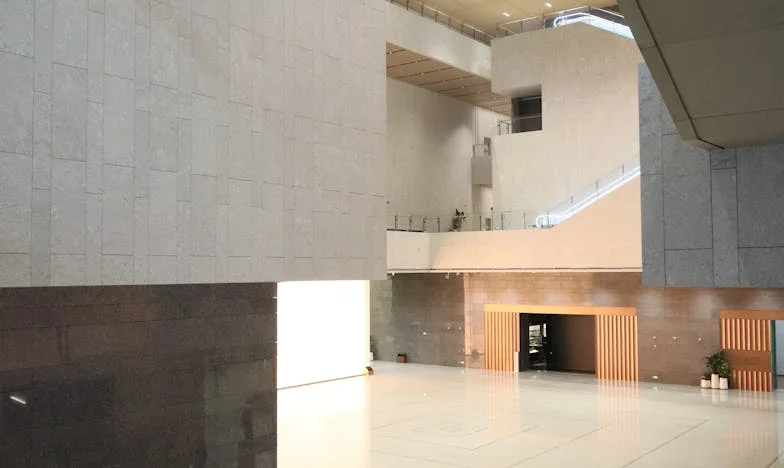 „Nie chcemy tu mieszkać, wracamy do domu” – historia o powrocie do korzeni i rodzinnych ranach