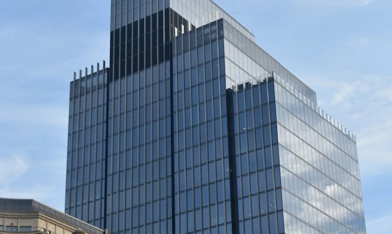 Sprzedaż mieszkania przez babcię – historia zdrady i odwagi