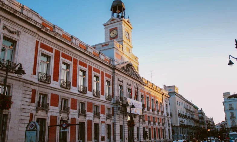 Dźwięk dzwonów o świcie i ślad miotły – Jestem synem zamiatacza ulic